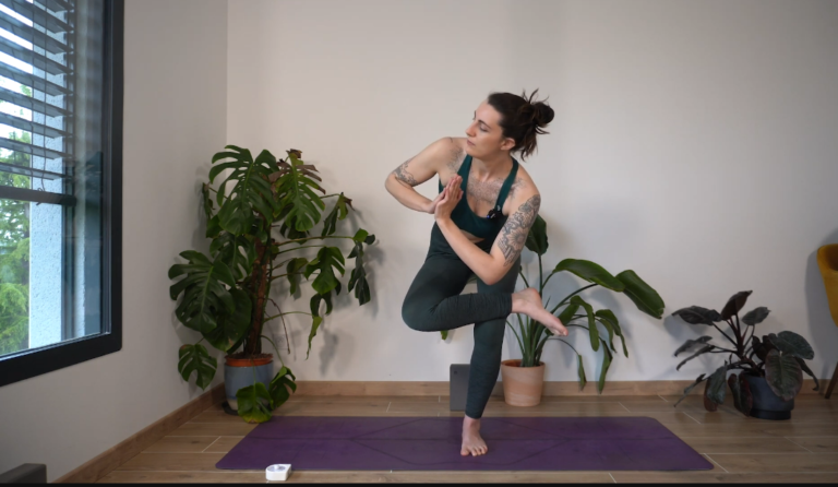 10 minutes pour s’ancrer et s’élever dans la posture de l’arbre