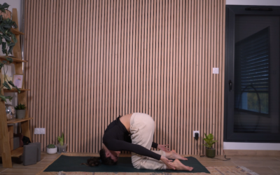 Approcher le headstand avec douceur et maîtrise